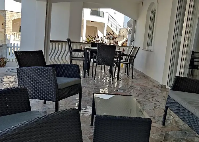 Villa Marilona Appartement 5-6 Personen Im Eg Direkt Am Meer *