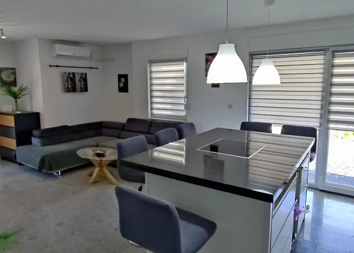 Villa Marilona Appartement 5-6 Personen Im Eg Direkt Am Meer *