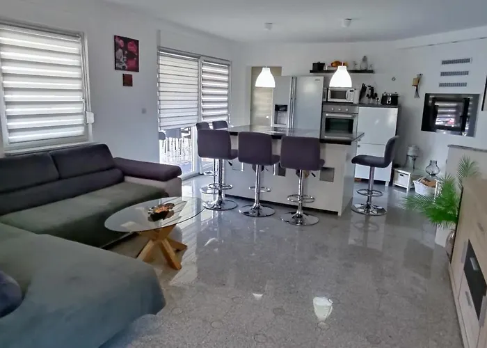 아파트 Villa Marilona Appartement 5-6 Personen Im Eg Direkt Am Meer *