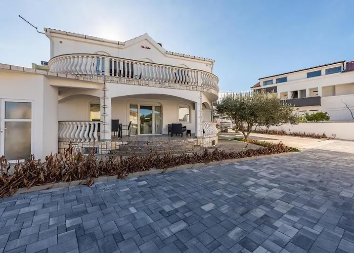 아파트 Villa Marilona Appartement 5-6 Personen Im Eg Direkt Am Meer *
