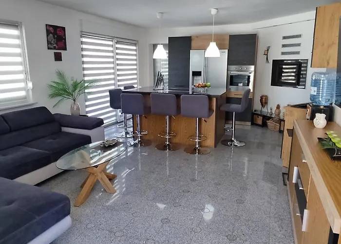 Villa Marilona Appartement 5-6 Personen Im Eg Direkt Am Meer