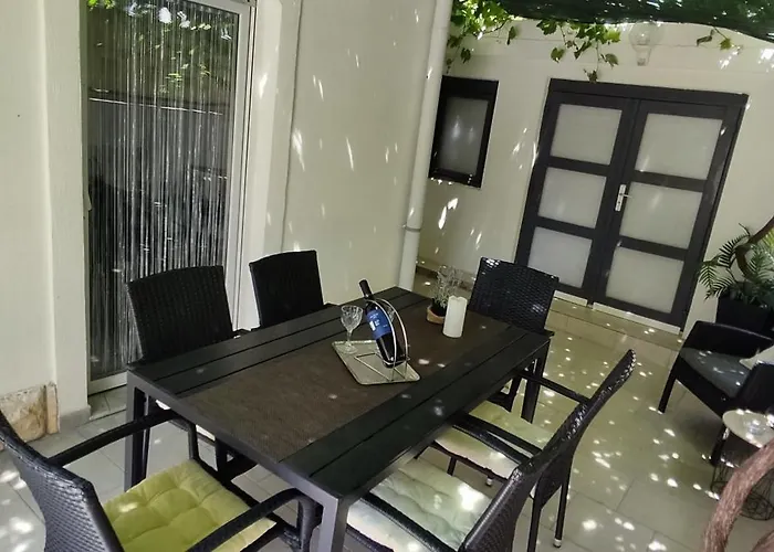 Villa Marilona Appartement 5-6 Personen Im Eg Direkt Am Meer *