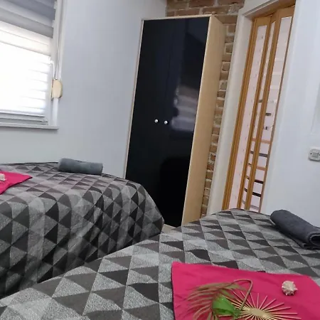Villa Marilona Appartement 5-6 Personen Im Eg Direkt Am Meer *