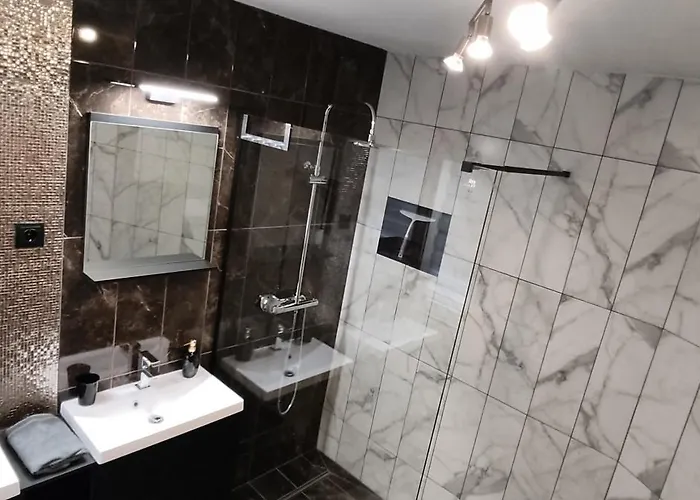 Апартаменты Villa Marilona Appartement 5-6 Personen Im Eg Direkt Am Meer Вир